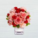 Elegant Touch – Mixed flowers in a vase