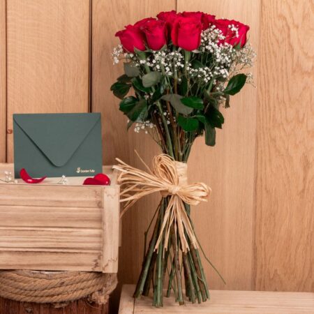 Bouquet of red roses and baby's breath and envelope